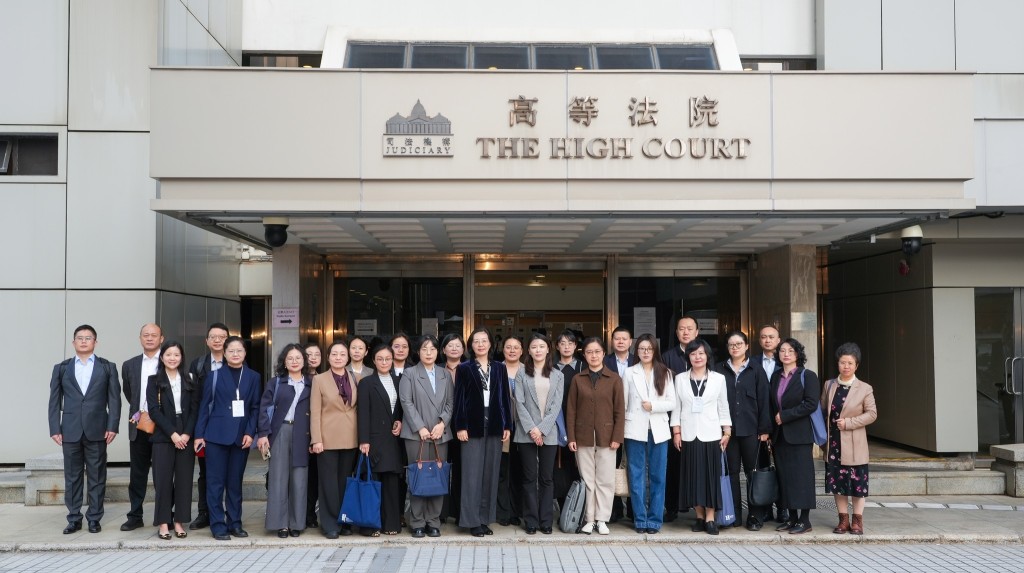 學員先後參觀終審法院、立法會，旁聽高等法院庭審、與香港法官和資深法律人員對談，讓內地法官從不同的角度理解香港法律制度的運作。林定國fb