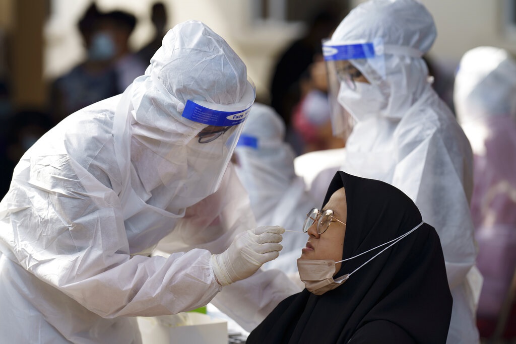 馬來西亞疫情嚴峻。AP圖片