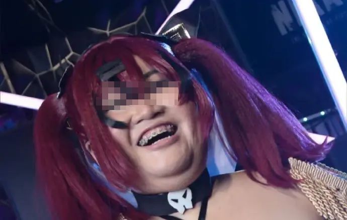 內地網絡早前傳出一名Coser因欠款,遭攝影師公開未修圖前的原圖。 內地網絡早前傳出一名Coser因欠款,遭攝影師公開未修圖前的原圖。