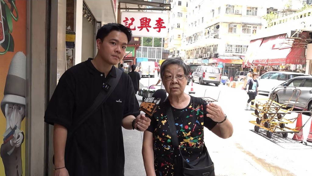 居民曾太投訴,車輛泊滿公眾咪錶位,其他車輛便開始違泊於其他路口,「泊一行車變三行車」。 居民曾太投訴,車輛泊滿公眾咪錶位,其他車輛便開始違泊於其他路口,「泊一行車變三行車」。