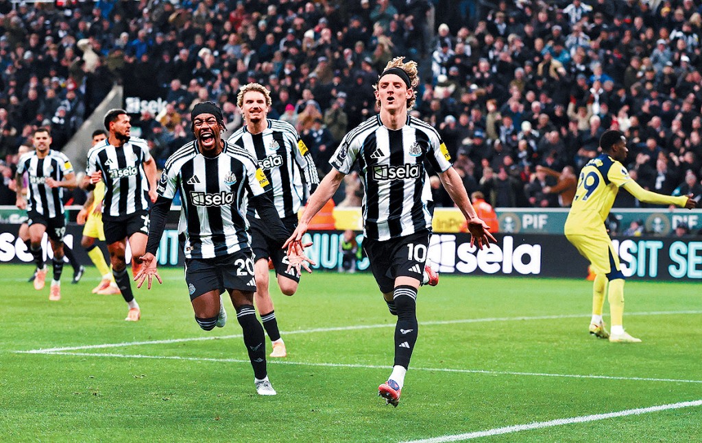 紐卡素與熱刺打成2:2平手。