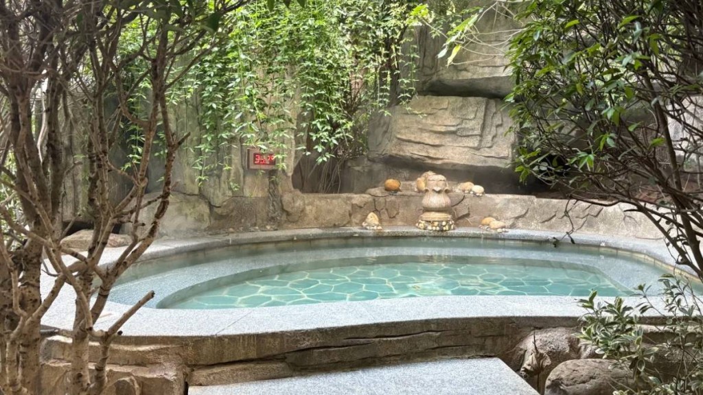 貴州有老阿姨在水療中心偷拍其他女顧客裸體，被行政拘留7日。小紅書