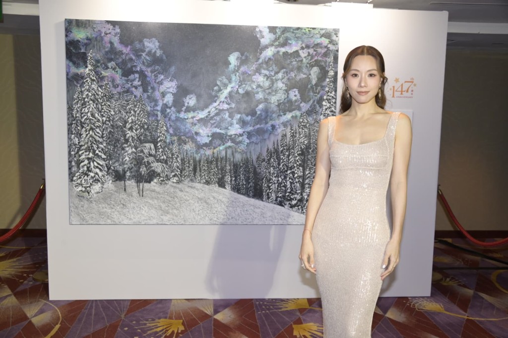 鄧麗欣身形Fit爆。