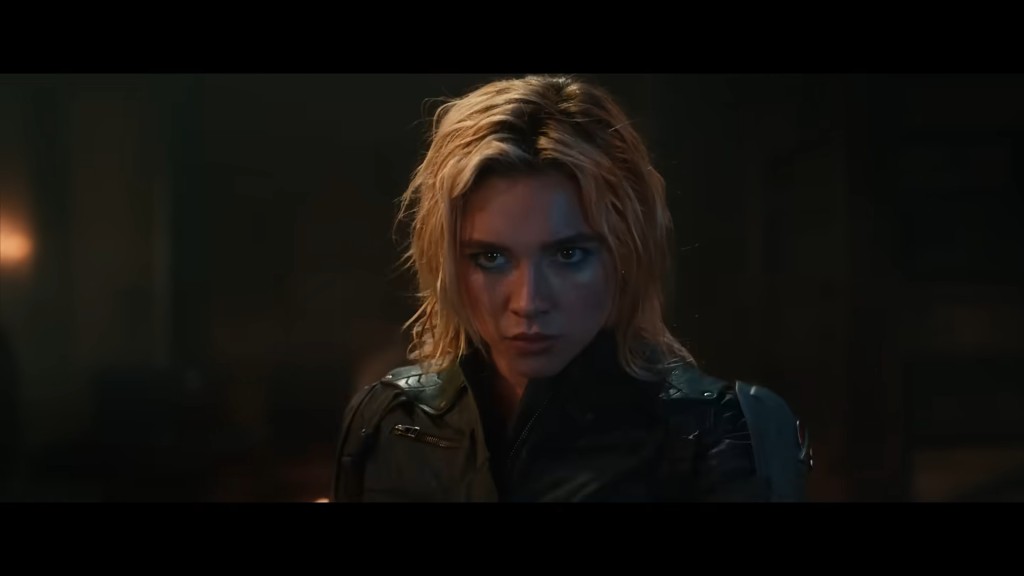 當中亦見扮演「妖后」的Rebecca Romijn變成科倫絲佩芝(Florence Pugh)飾演的「新黑寡婦」,兩個黑寡婦在對打。 當中亦見扮演「妖后」的Rebecca Romijn變成科倫絲佩芝(Florence Pugh)飾演的「新黑寡婦」,兩個黑寡婦在對打。
