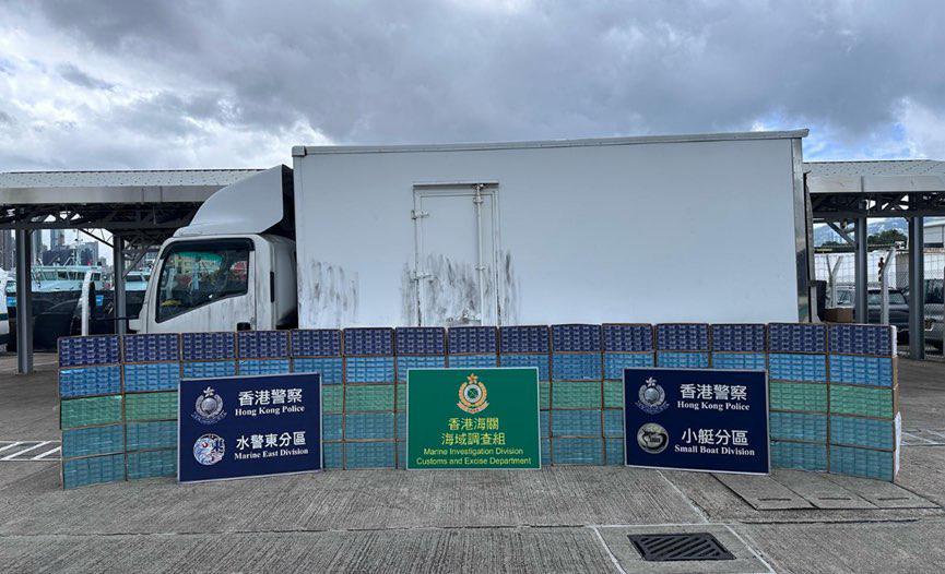 檢獲的私煙估計市值約806萬元,應課稅值約592萬元。警方提供 檢獲的私煙估計市值約806萬元,應課稅值約592萬元。警方提供