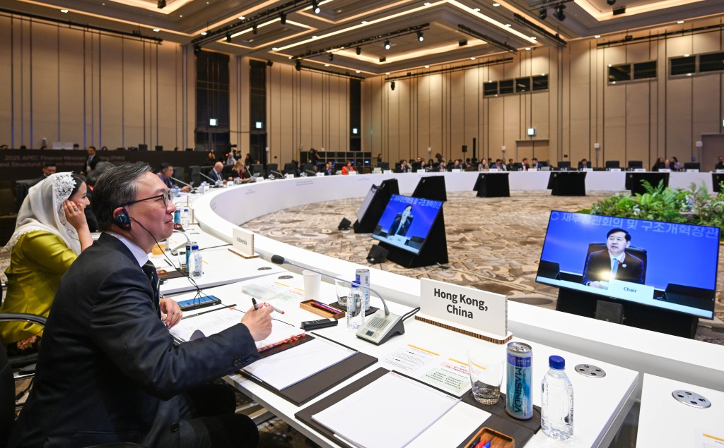 林定國(左一)今日在韓國仁川出席2025年亞太區經濟合作組織結構改革部長會議。政府新聞處 林定國(左一)今日在韓國仁川出席2025年亞太區經濟合作組織結構改革部長會議。政府新聞處