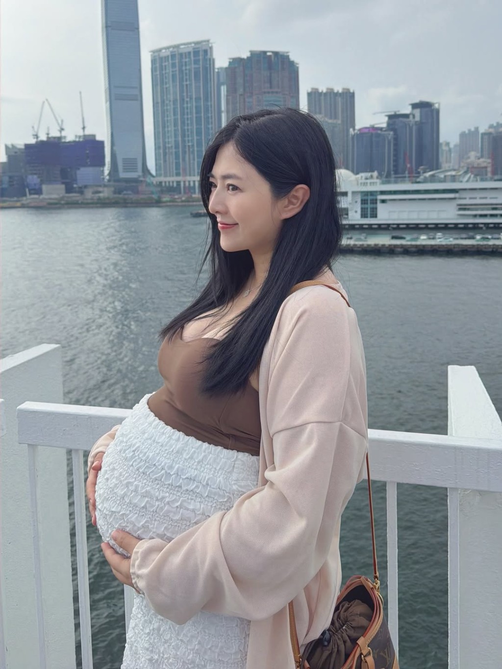 李亦喬今年6月上載孕照,透露上圍激增3 Cup。 李亦喬今年6月上載孕照,透露上圍激增3 Cup。