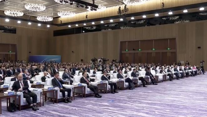 广东今日召开全省高质量发展大会。影片截图