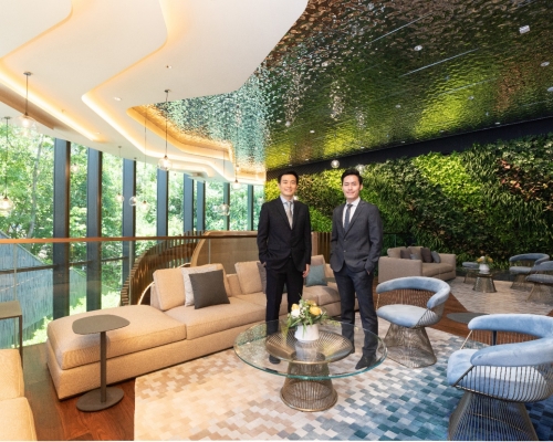 萬科上源累沽1063伙。(圖左為萬科周銘禧)