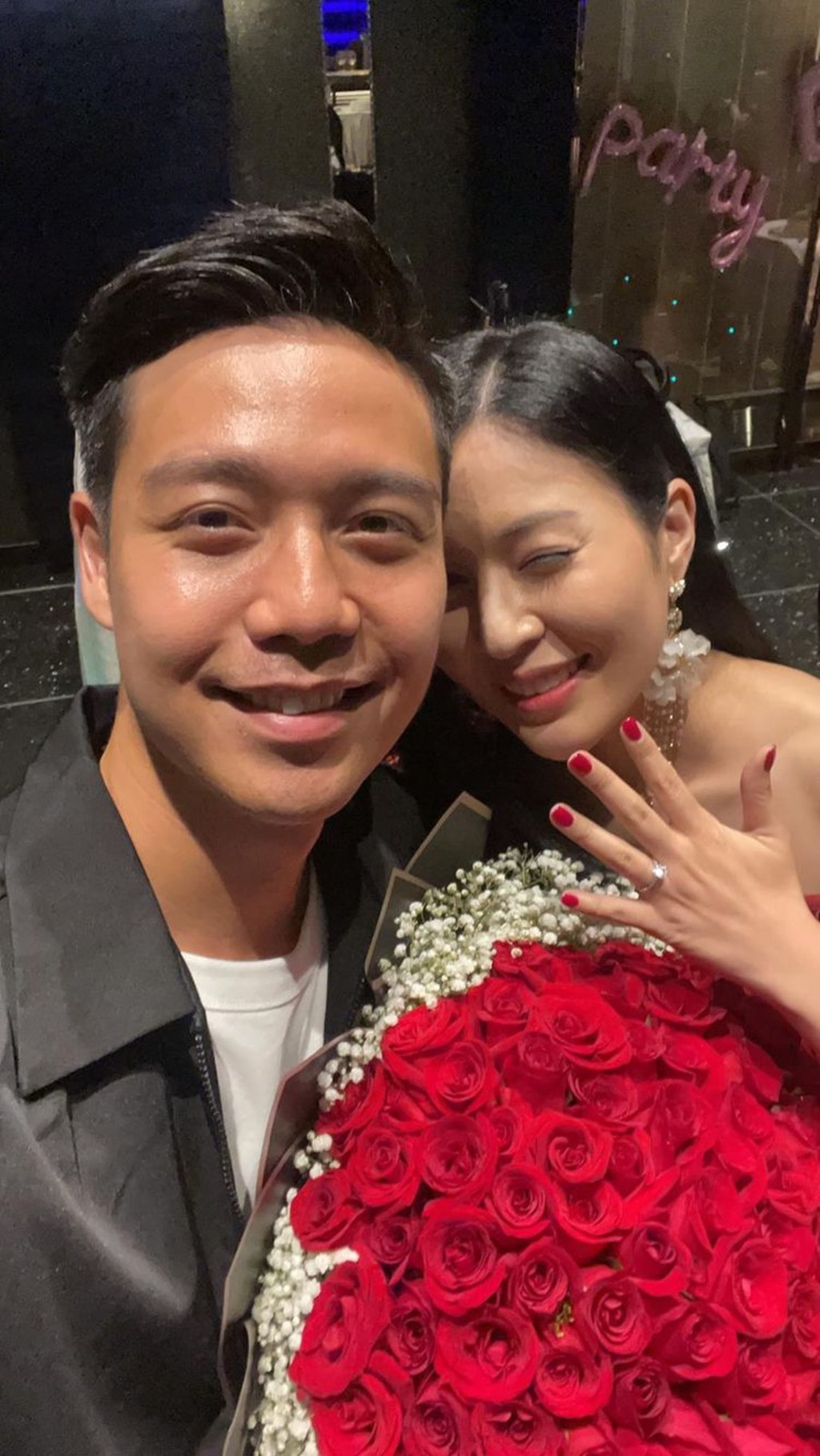 筱靖在2021年获拍拖4年的圈外男友梁肇峻求婚！