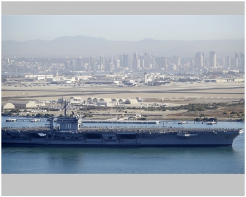 卡尔文森号战斗群已于上周五离开圣迭戈军港。AP 