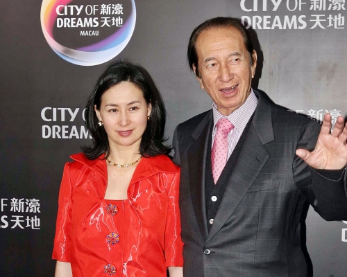 多年來一直在何鴻燊身邊「南征北討」的女兒何超瓊,是其賭業王國主力接班人。資料圖片