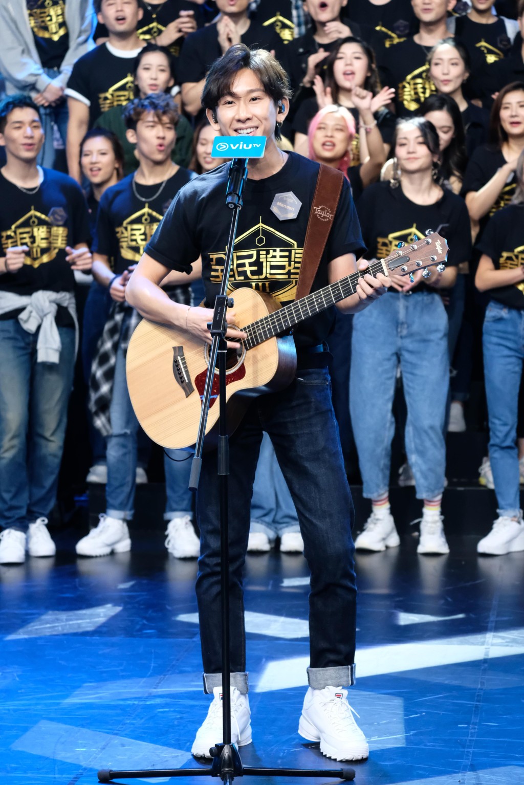 Manson多才多藝，可以自彈自唱。