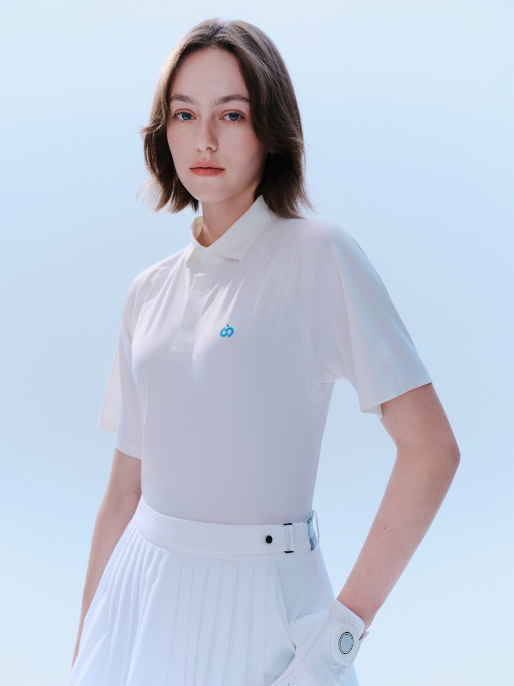 i2 Textile採用專利無電製冷技術隔絕和反射太陽光，從而達至降運效果。