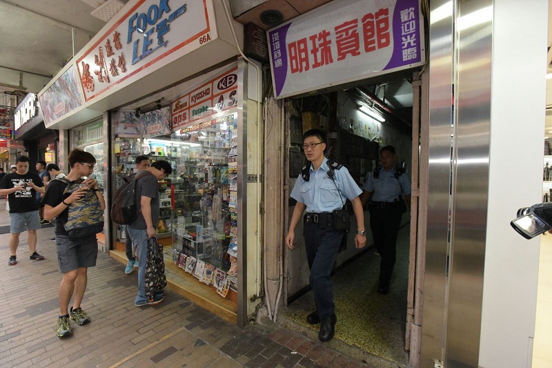 事發於元州街64號一幢唐樓大廈。黃文威攝