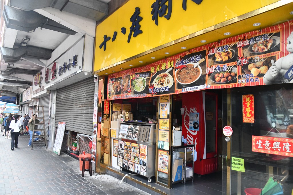 受停電影響,部份食肆落閘休息。徐裕民攝 受停電影響,部份食肆落閘休息。徐裕民攝