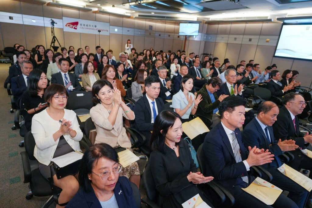 香港城市大學法律學院和司法教育與研究暨香港法律查明中心，與最高人民法院和國家法官學院等機構合作。林定國FB圖片