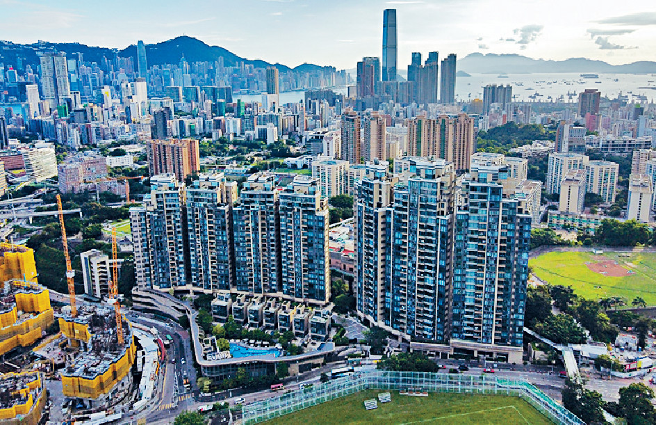 ■筆者估計，本港樓巿大有可能要待來年減息才會有起色。資料圖片
