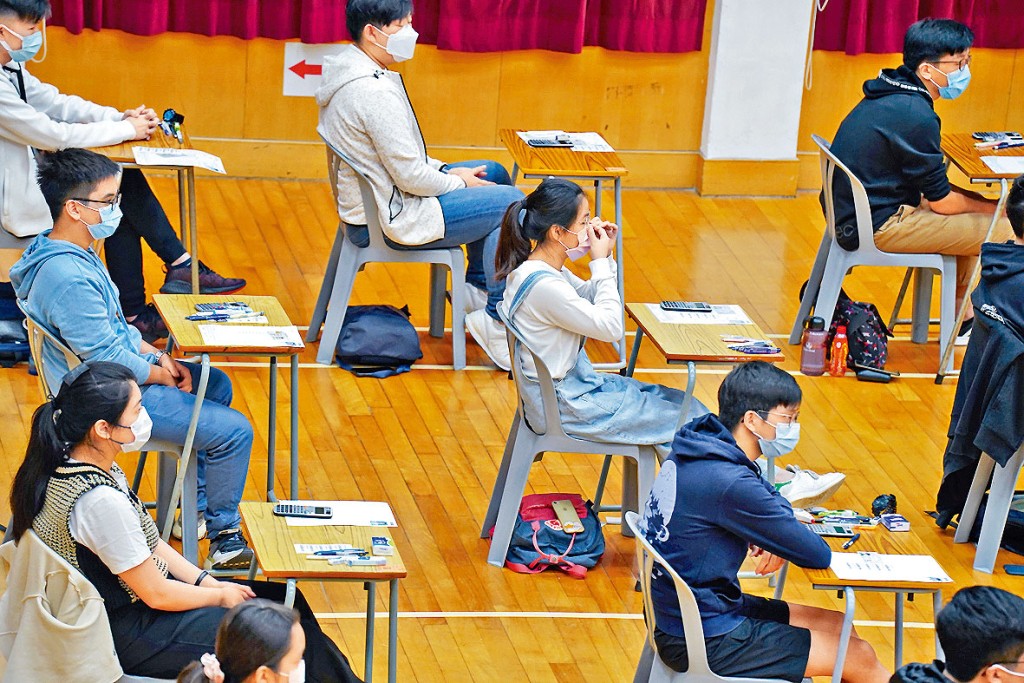 今屆文憑試考生仍需佩戴口罩應考，有呼吸道感染病徵者更須進行快測。 