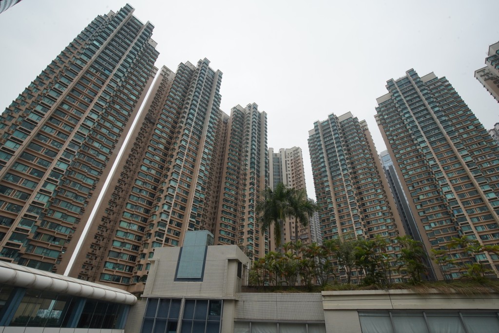 大角咀維港灣1座高層C室，面積約688方呎，3房設計，議價後以1368萬元售出，呎價約19884元，屬市價成交。