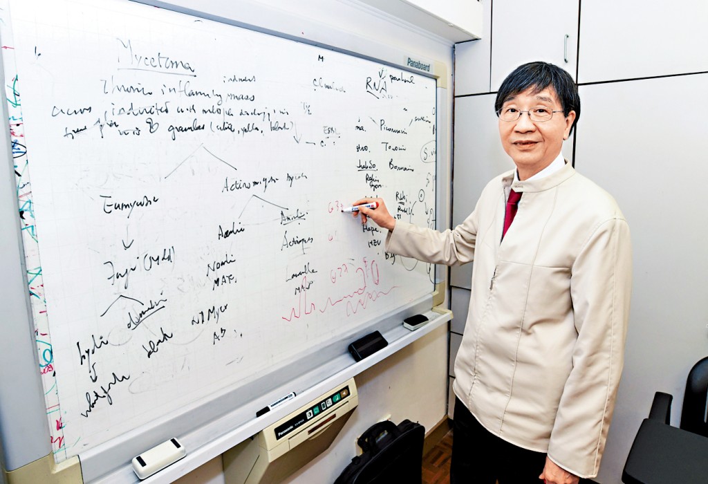 袁國勇透露新書部分內容,憶述6歲時被巴士撞傷的經歷,對後來成為傳染病專家影響尤深。