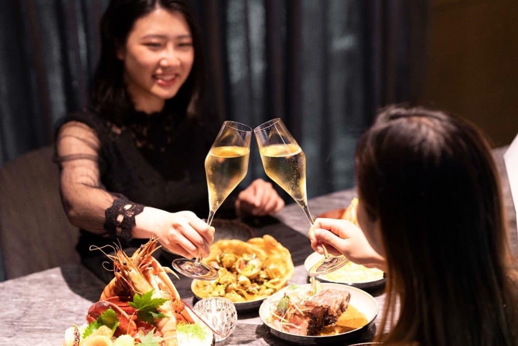 香港維港凱悅尚萃酒店推出MASQUERADE主題晚餐