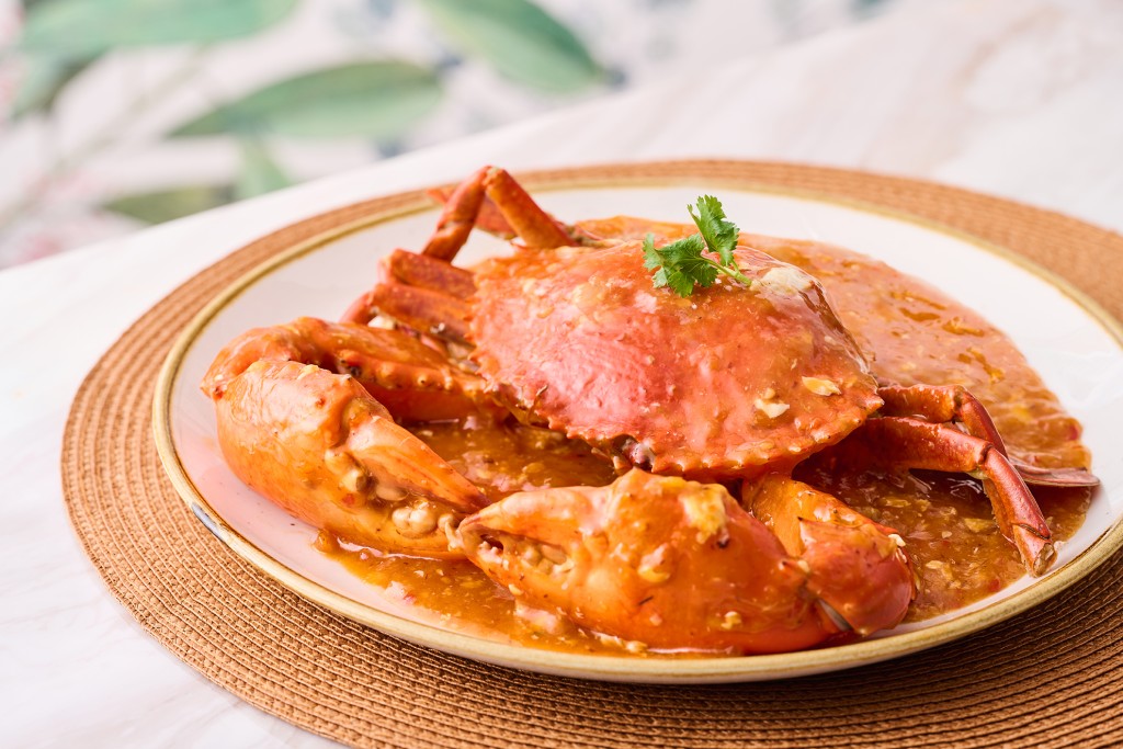 星洲蟹/$588，原隻活蟹可自選地道的胡椒、辣椒或粉絲煲方法烹飪，惹味亦保留了蟹鮮。