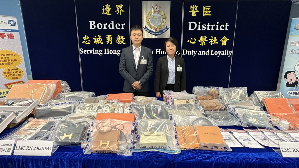 警方检获大批证物，包括名牌手袋、服装用品及车辆等，总值约150万港元。
