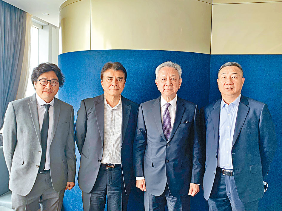 易志明（右二）建議加設物流署，制定長遠發展藍圖。