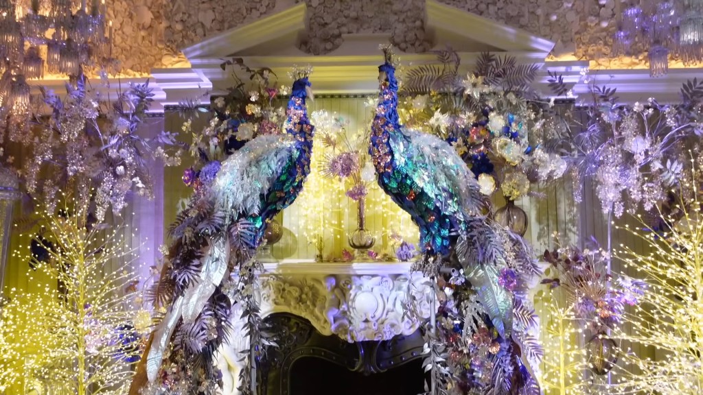 主要客群為名流富商和時尚達人。 主要客群為名流富商和時尚達人。