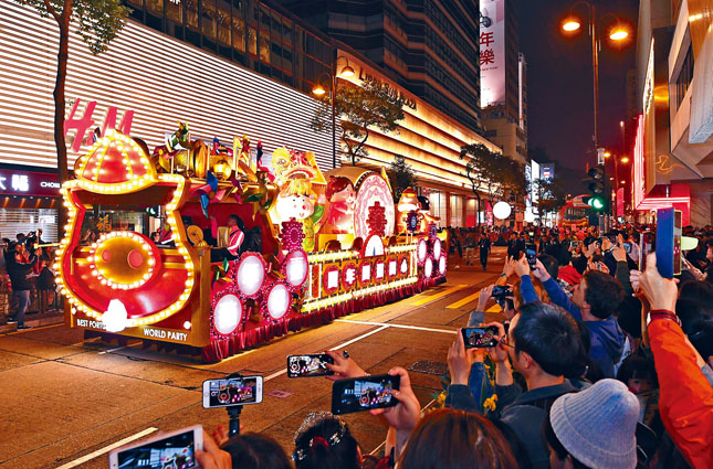 明年新春花车巡游更会改变模式，扩大规模至一个为期数天的新春嘉年华。
