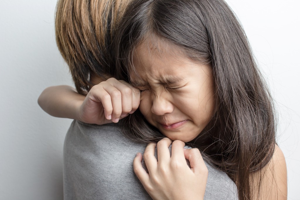 焦慮的人在緊張時或有胃痛及嘔吐等腸胃症狀，也有可能出現心跳加速、心悸、呼吸困難、失眠及食欲不振等。