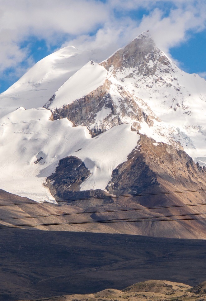 希夏邦馬峰是唯一一座完全位於中國境內的海拔超過8,000米的高峰。 微博
