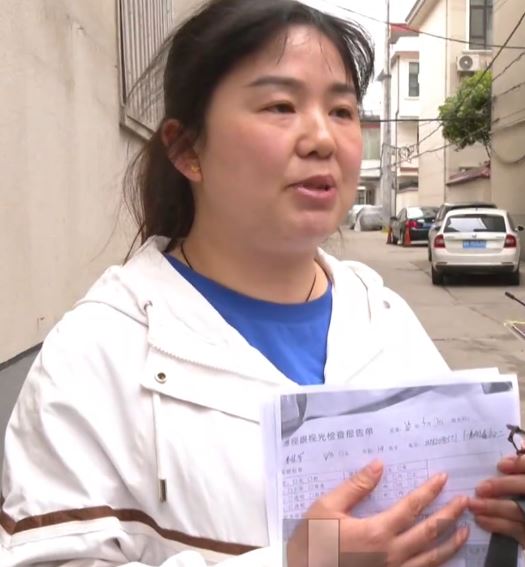 李女士認為兒子近視度數急升，與眼鏡鏡片被調轉安裝有關。大參考 