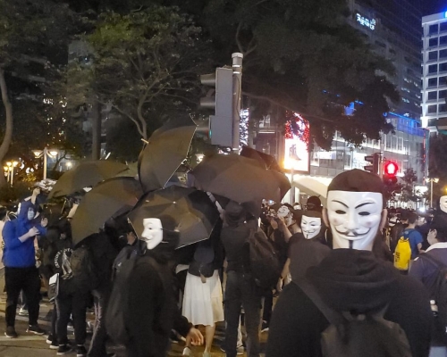 示威者在尖沙咀一帶聚集。
