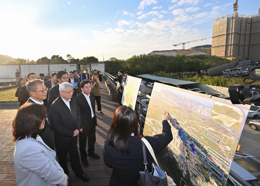 今天下午，宣講團成員到北都實地調研，了解北都整體的規劃及建設情況。陳茂波FB圖片