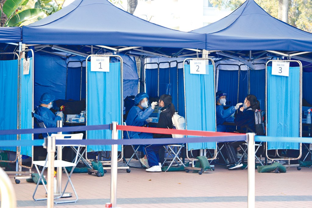 不少市民為取得陰性證明北上，趕到社區檢測站進行核酸檢測。
