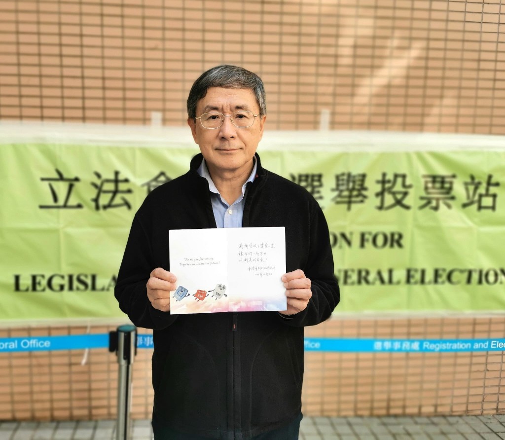 政務司副司長卓永興一早便前往投票站，莊嚴肅穆地投出手上一票。卓永興FB圖片