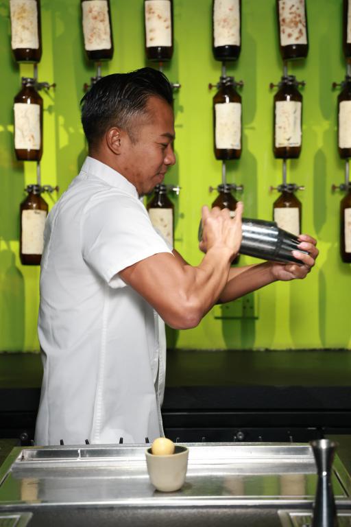 Agung的調酒中，用上大量來自香港本地農業和小店的原材料。