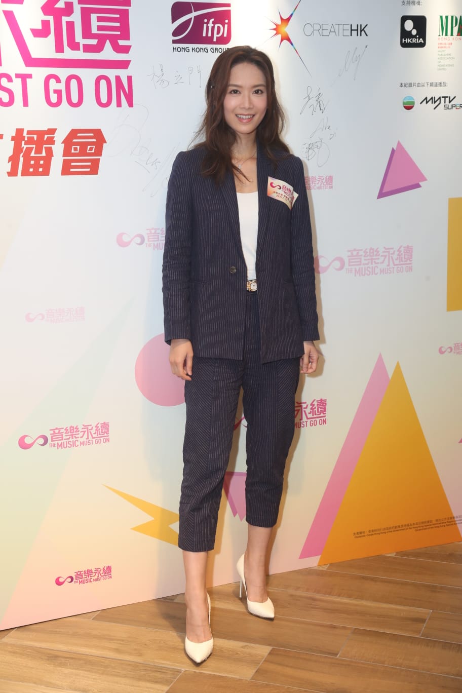 艾妮表示不抗拒跟圈中人拍拖。