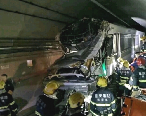 重慶輕軌環線下午有列車脫軌。網上圖片