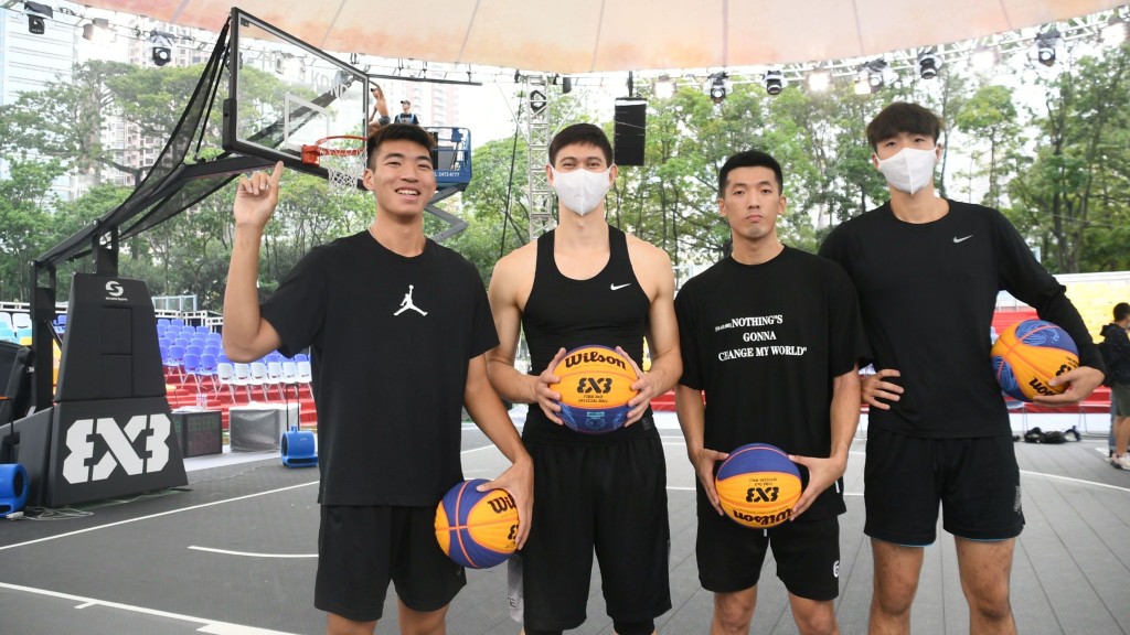   葉耀邦(左起)、朱亮、劉振星、楊嘉駿合組HKG Island出賽。 本報記者攝