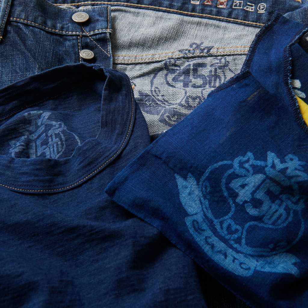 周年T恤系列共有三款套裝選擇，每款均包含3件深淺不一的Indigo T恤，總共有九種顏色，乃從品牌三十三種藍染配方中精選出來的藍調。