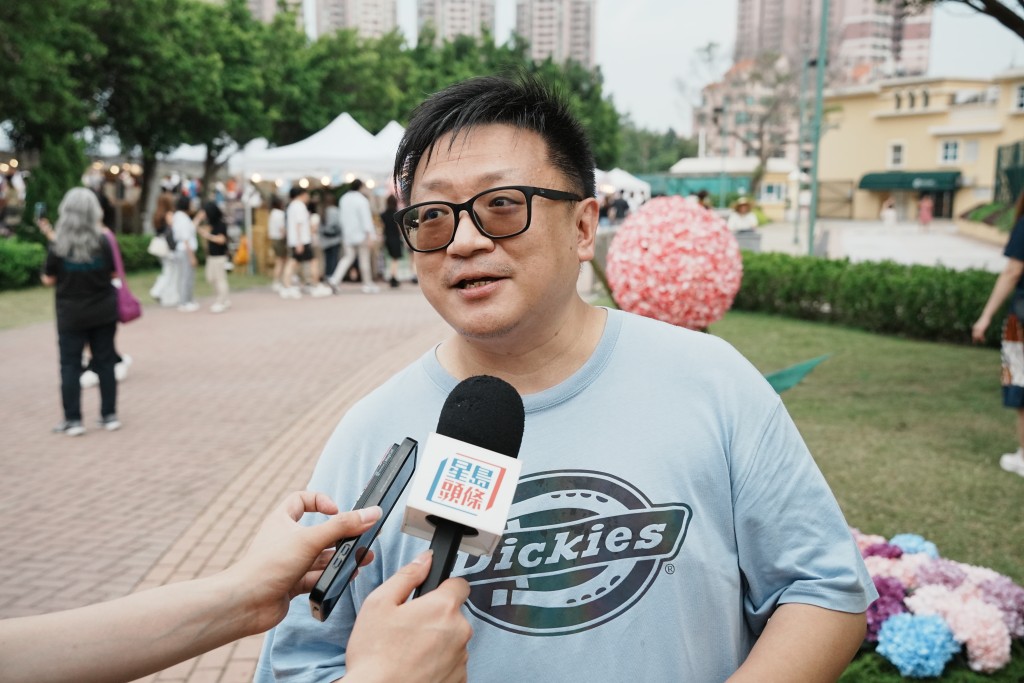 黃先生認為花節成功吸引很多人前來打卡,冀未來可舉辦更多不同活動。 黃先生認為花節成功吸引很多人前來打卡,冀未來可舉辦更多不同活動。