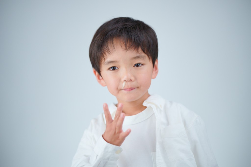 最簡單區分感冒與鼻敏感，可以留意小朋友有否發燒， 以及鼻水的狀態。（圖片來源：PhotoAC）