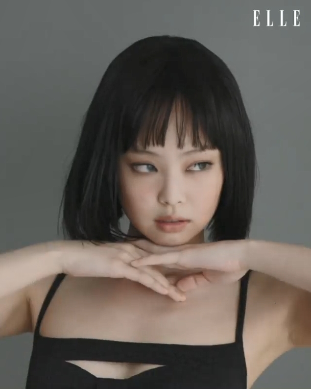 Jennie表情妖妖哋又好吸引。(ELLE KOREA圖片)