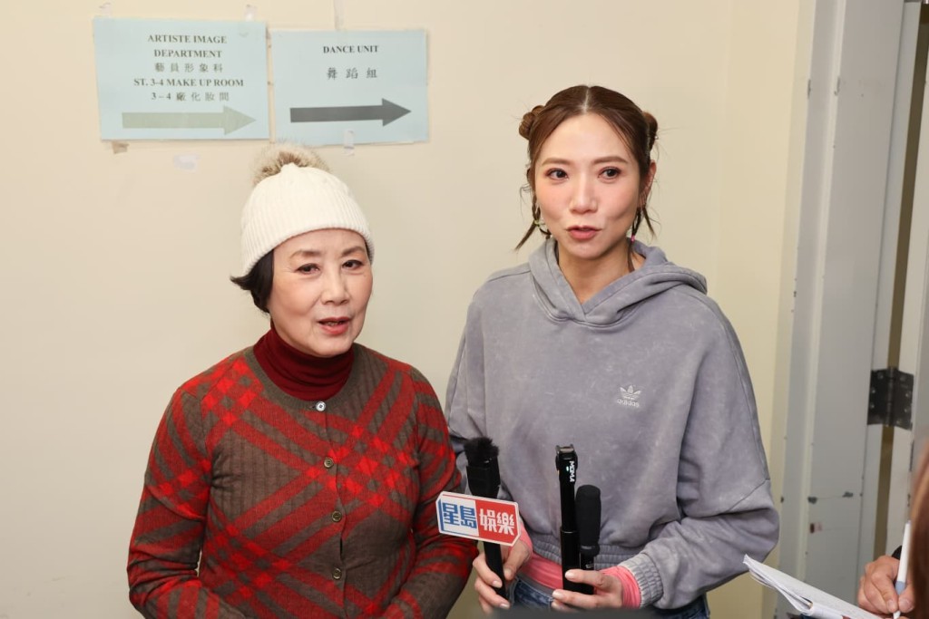車婉婉則指視阿姐為老師，想學會她的鎮定和大器。