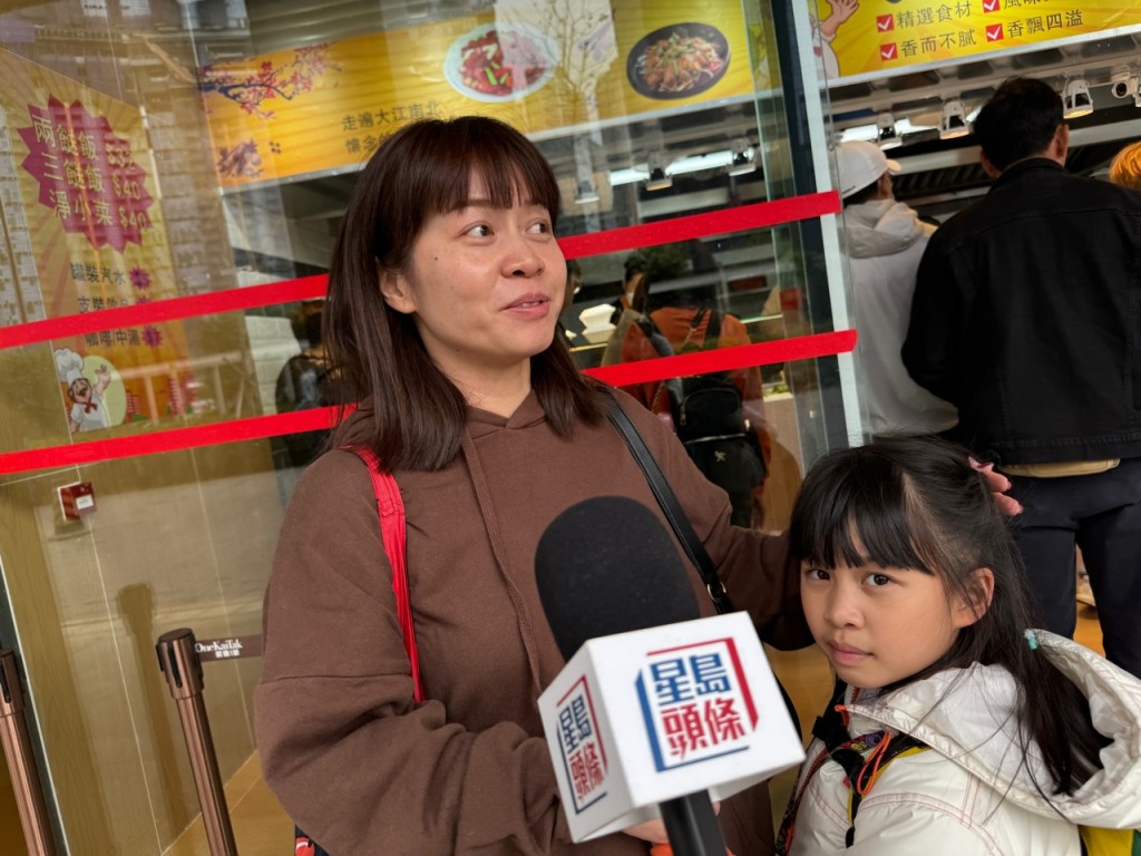 廖太（左）认为，开了两餸饭多了一个方便、价钱较贴近民生的选择。陈俊豪摄