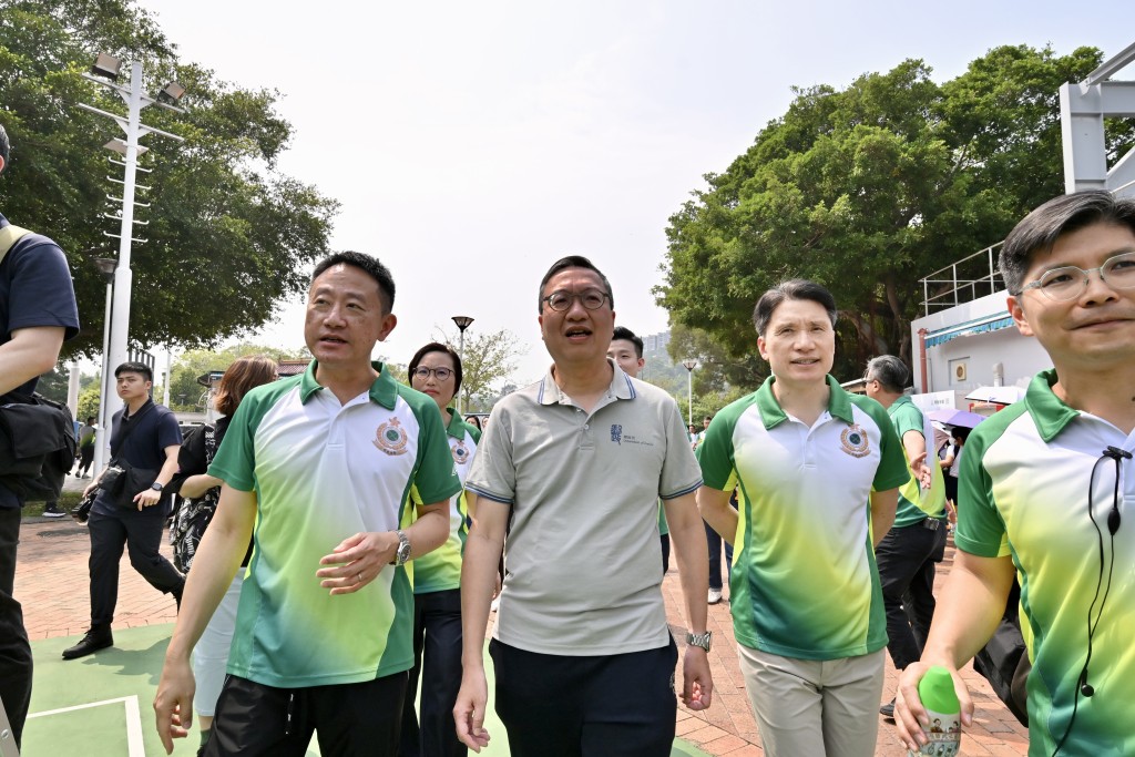 律政司司長林定國及海關關長陳子達亦有到場。