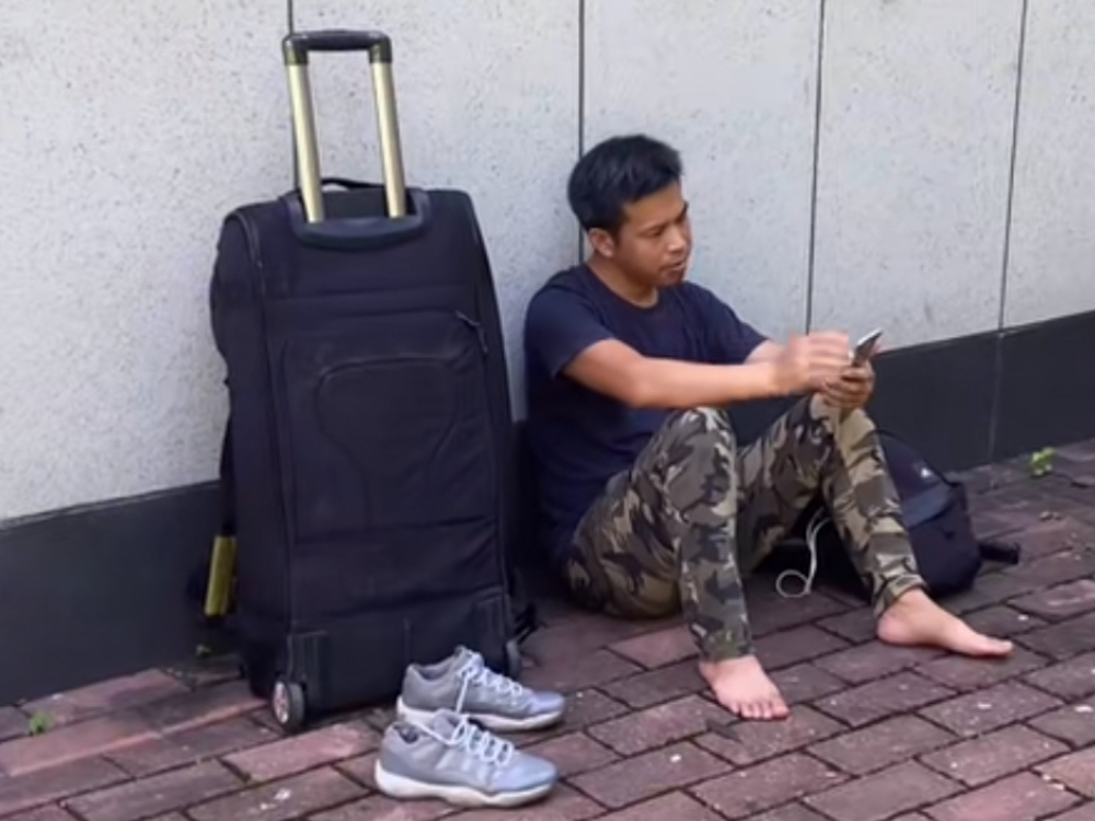 中国前财经名记者宋湘波近日被拍到流落街头。资料图片